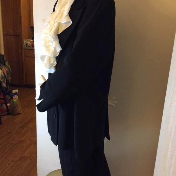 NWOT BLACK GORGEOUS LINED SUIT - Picture 6 of 8